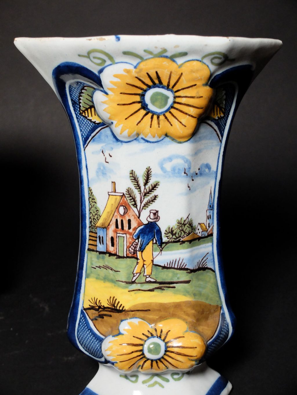 Paire de vases en faïence de Delft