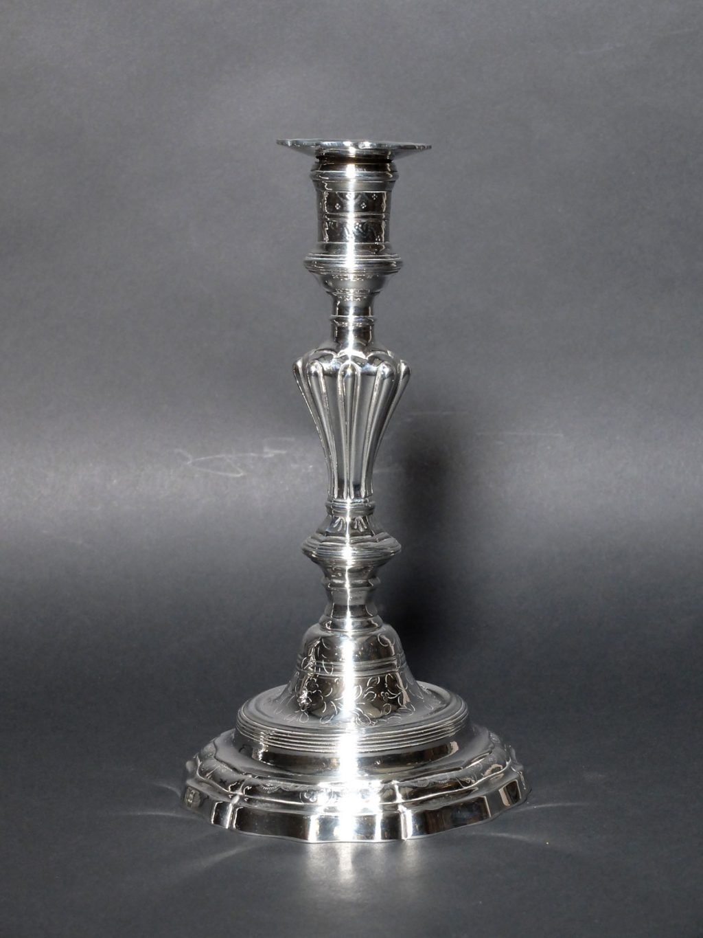 Paire de bougeoirs d'époque Louis XV