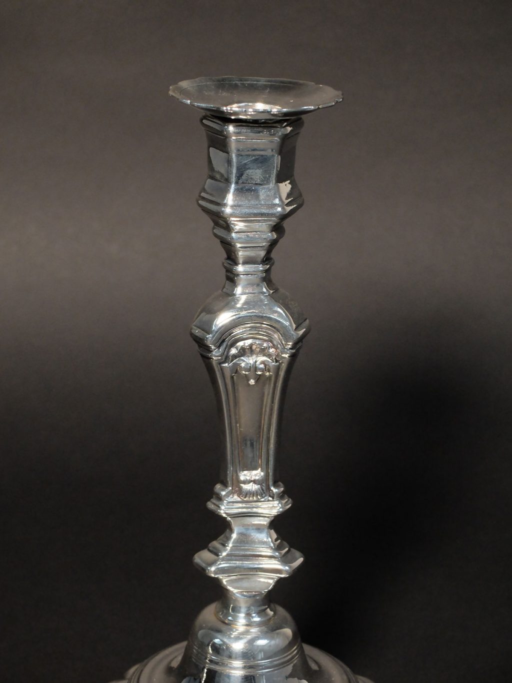 Paire de bougeoirs du XVIIIème siècle
