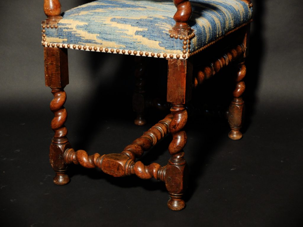 Chaise à bras d'époque Louis XIII