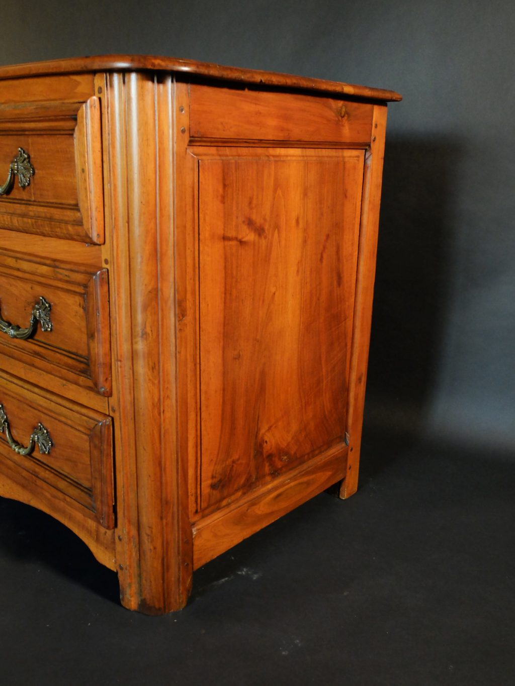 Commode XVIIIème en noyer