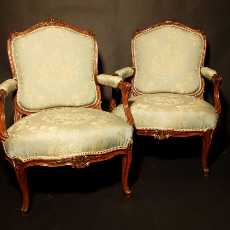Paire de fauteuils à dos plats Louis XV