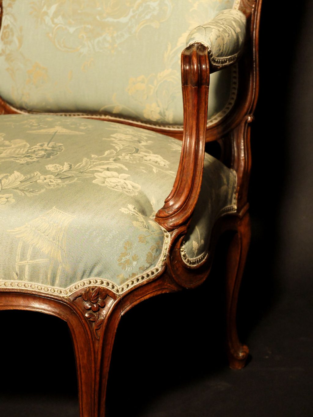 Paire de fauteuils à dos plats Louis XV