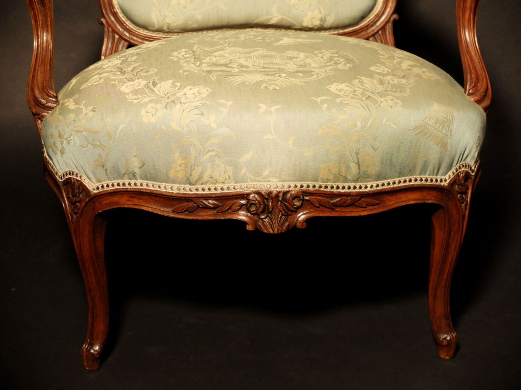 Paire de fauteuils à dos plats Louis XV