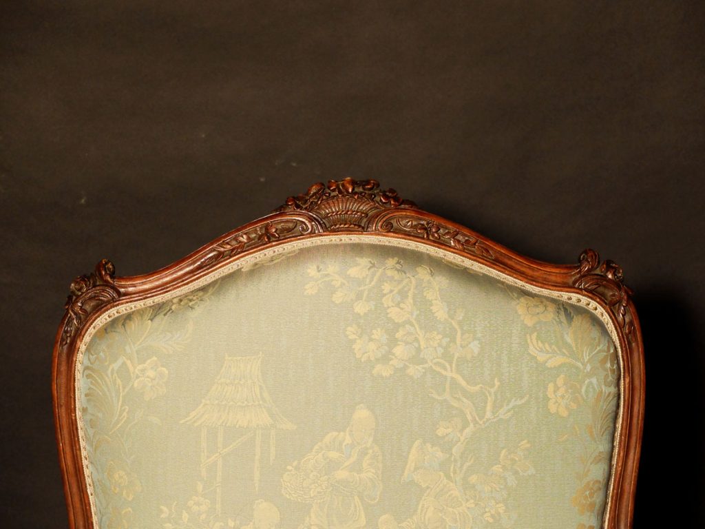 Paire de fauteuils à dos plats Louis XV