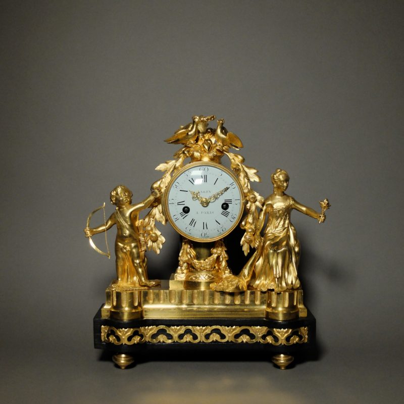Pendule Louis XVI à l'allégorie du mariage