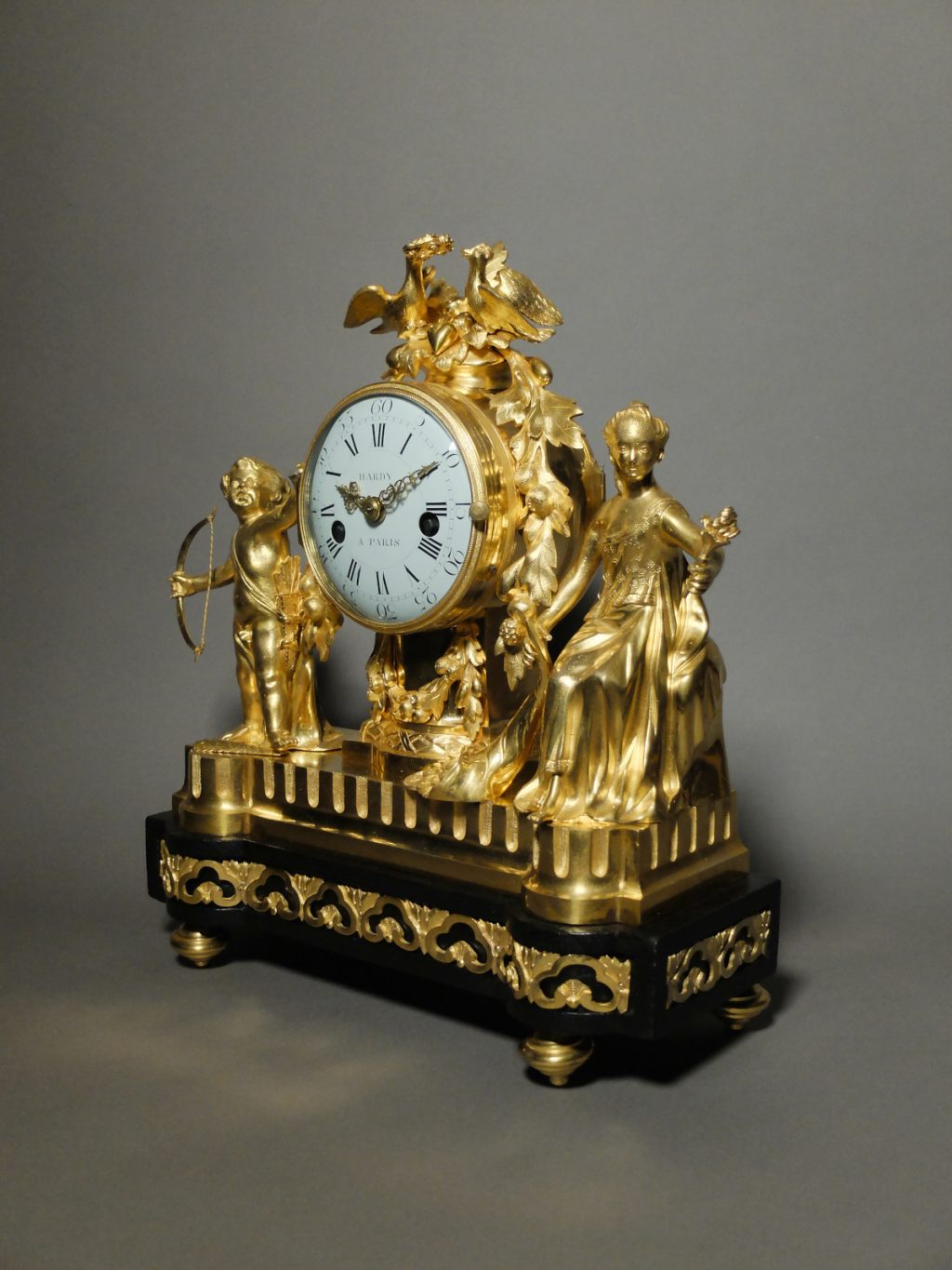 Pendule Louis XVI à l'allégorie du mariage