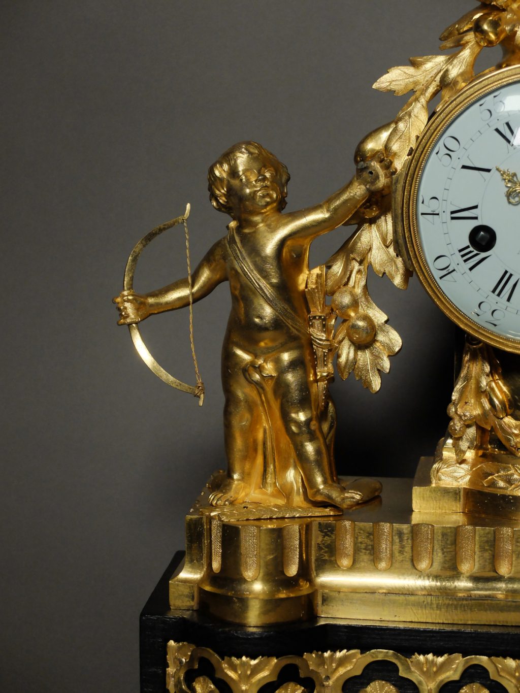 Pendule Louis XVI à l'allégorie du mariage