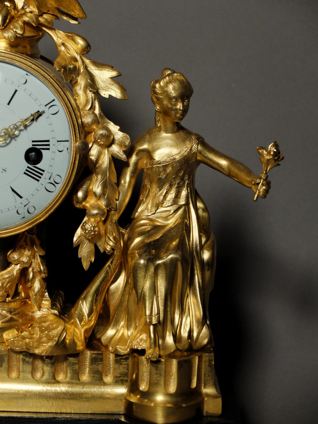 Pendule Louis XVI à l'allégorie du mariage