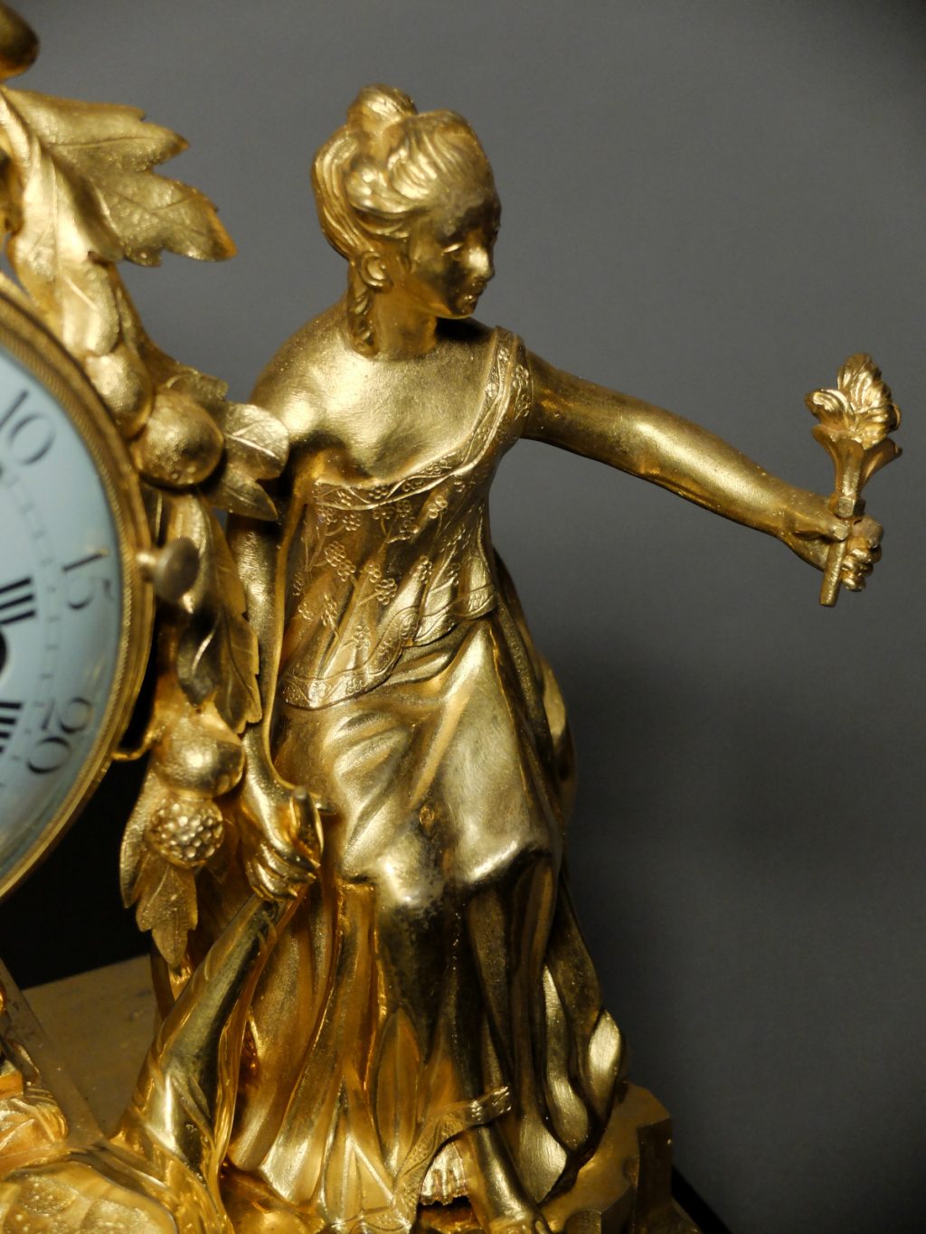 Pendule Louis XVI à l'allégorie du mariage