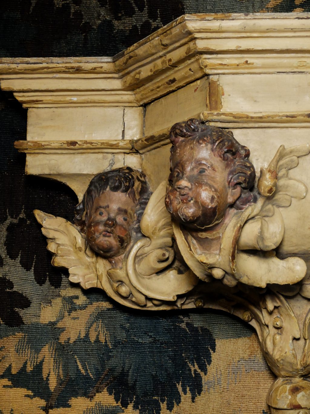 Console aux angelots