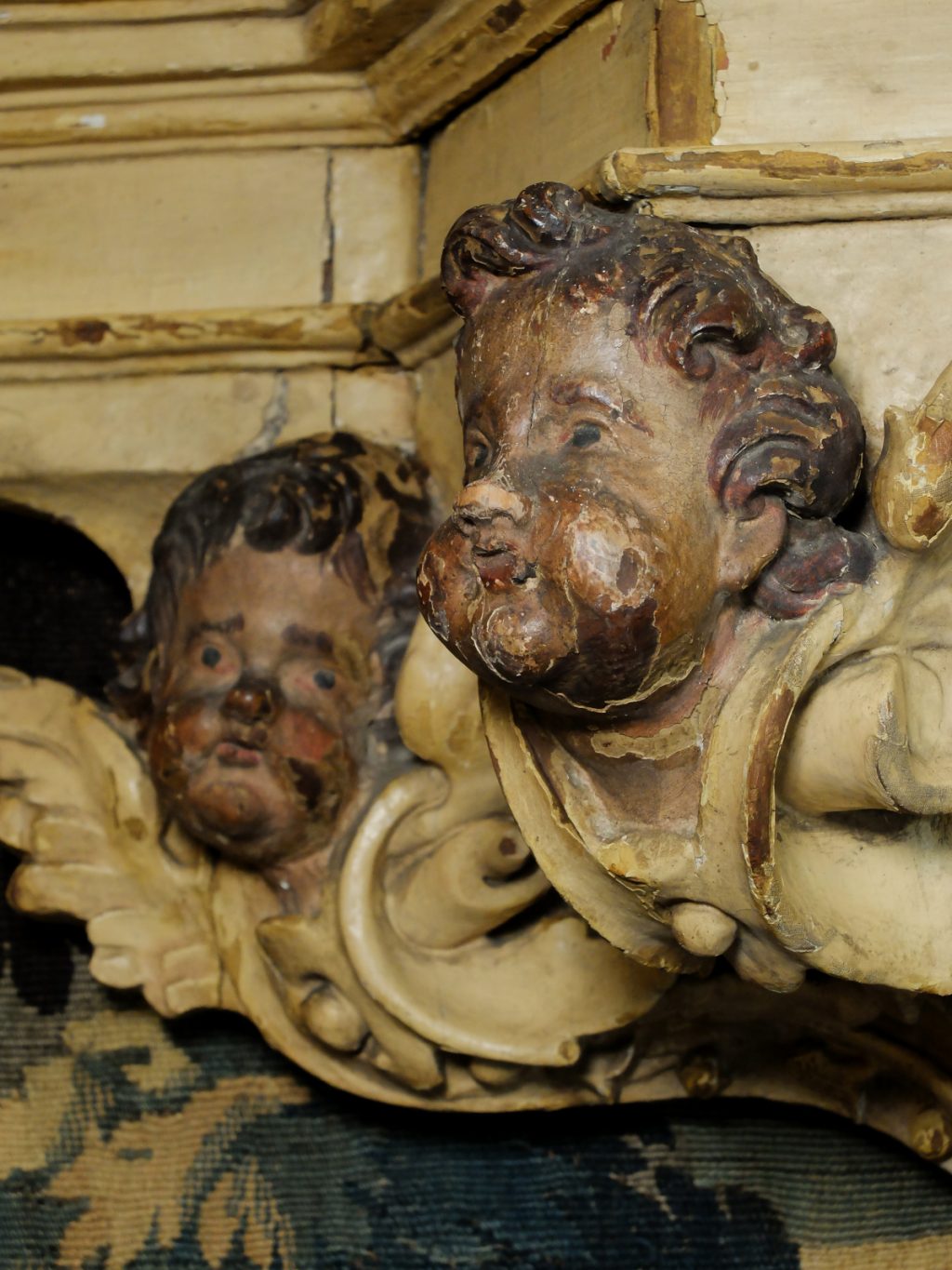 Console aux angelots