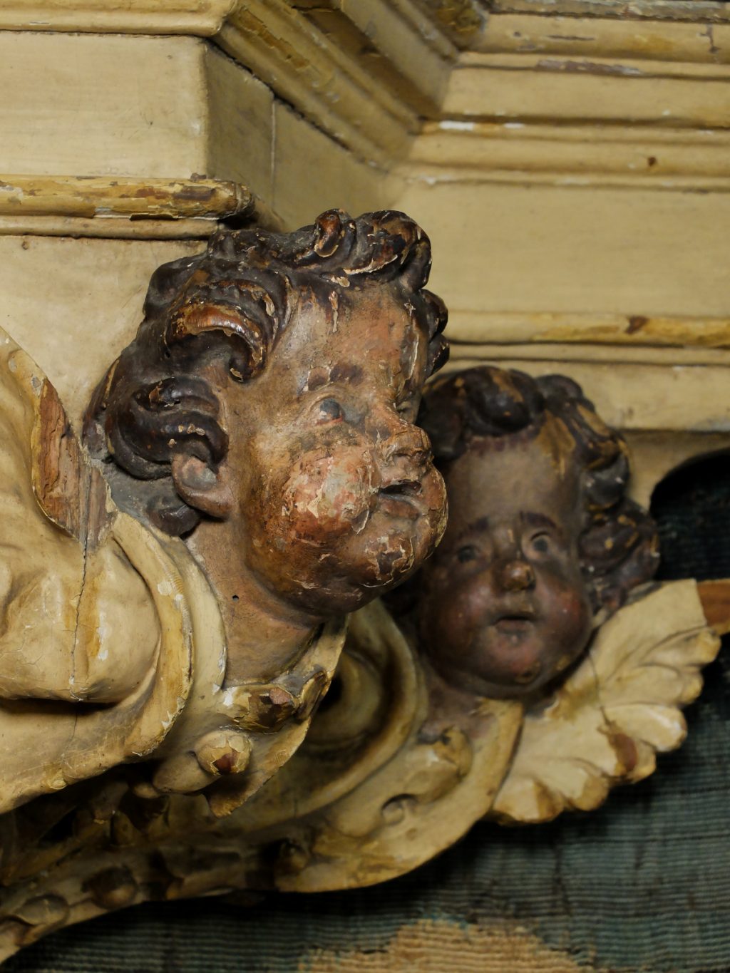 Console aux angelots