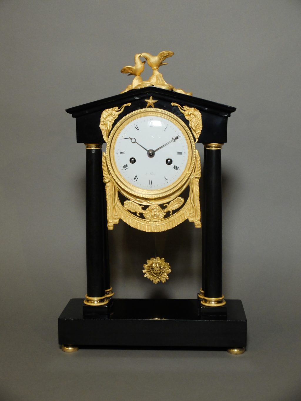 Pendule portique Louis XVI