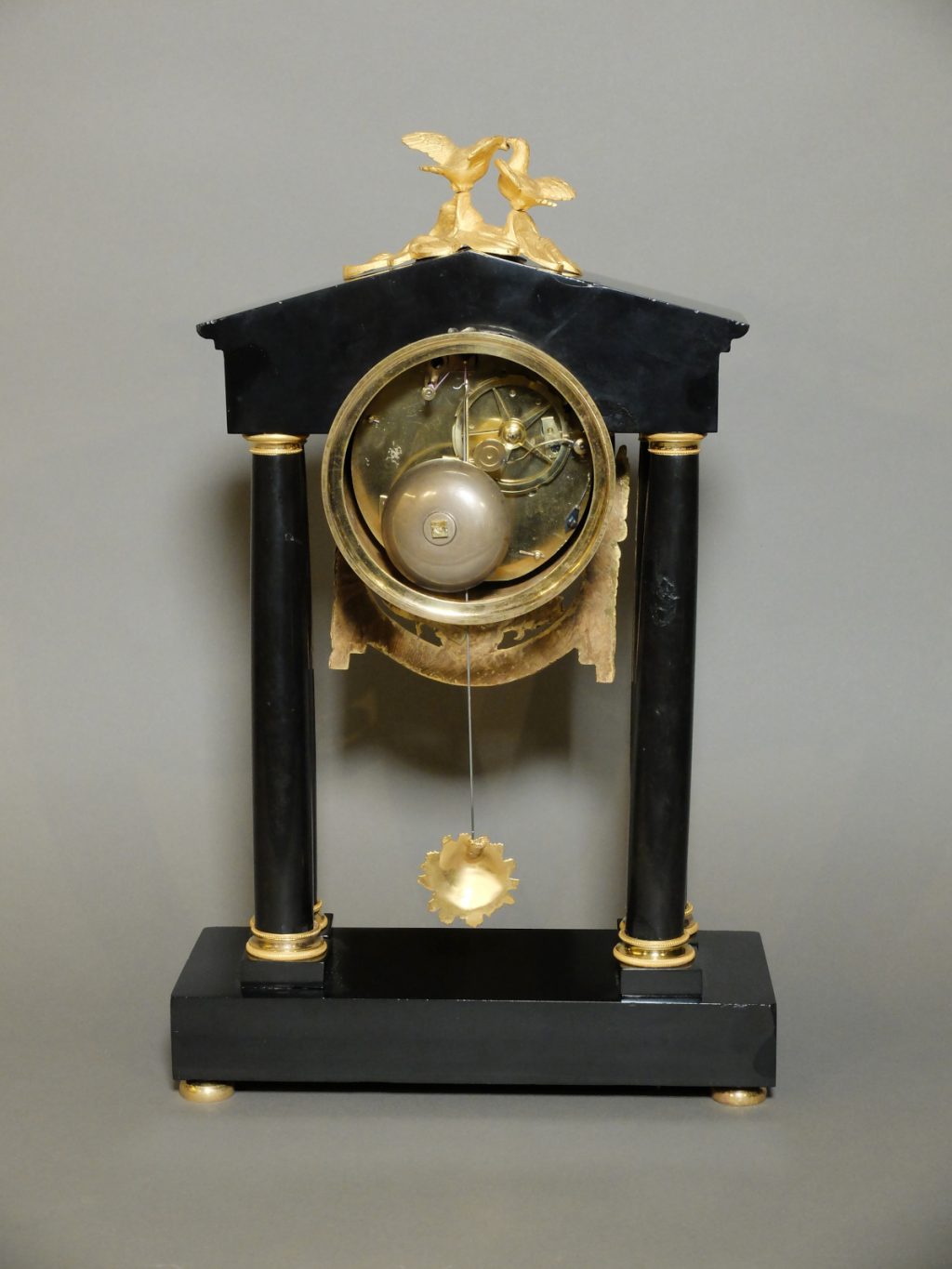 Pendule portique Louis XVI