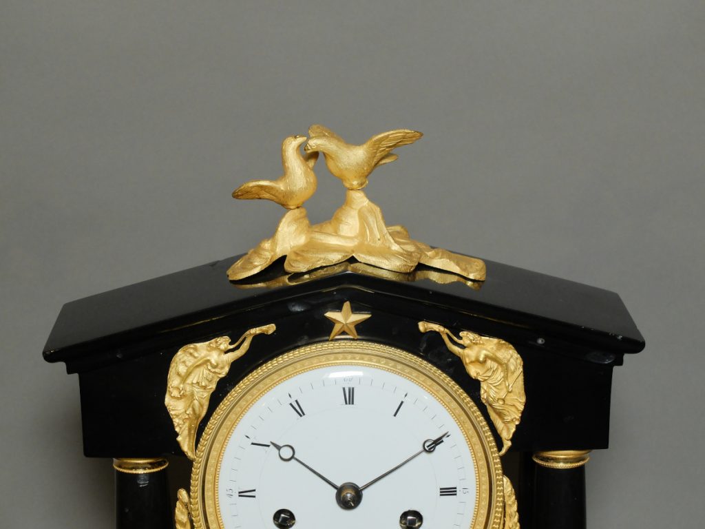 Pendule portique Louis XVI