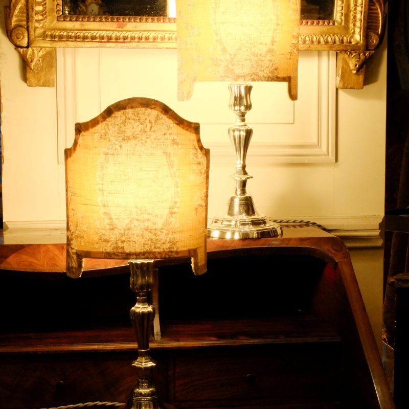 Paire de bougeoirs Louis XV montés en lampes