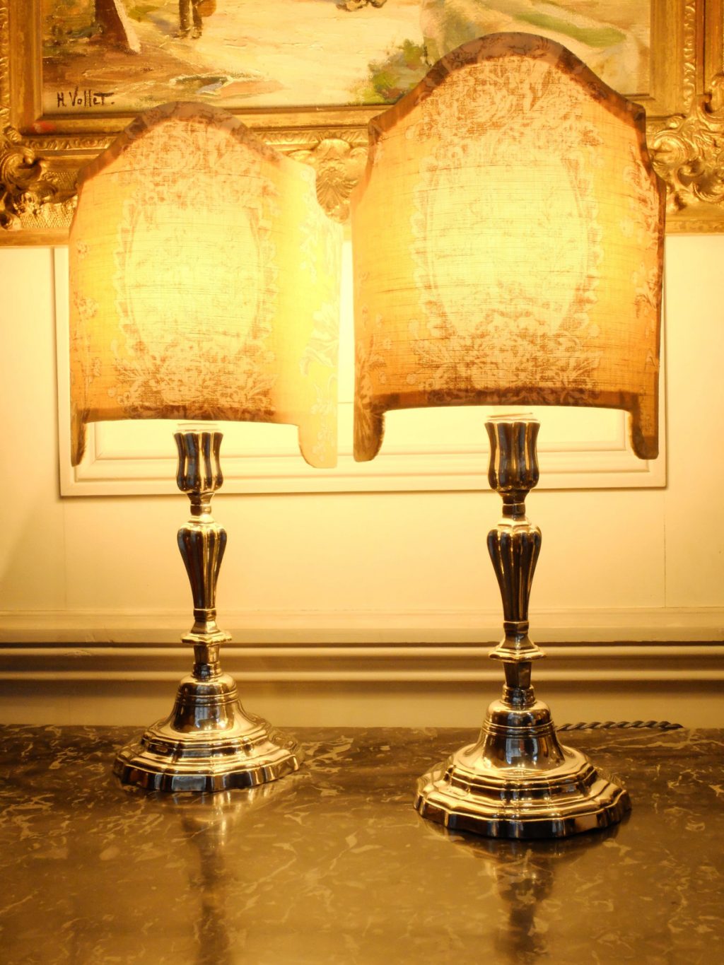 Paire de bougeoirs Louis XV montés en lampes