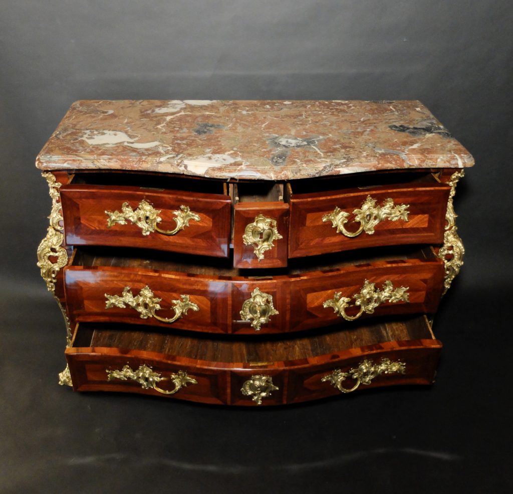 Commode Louis XV estampillée François Fleury