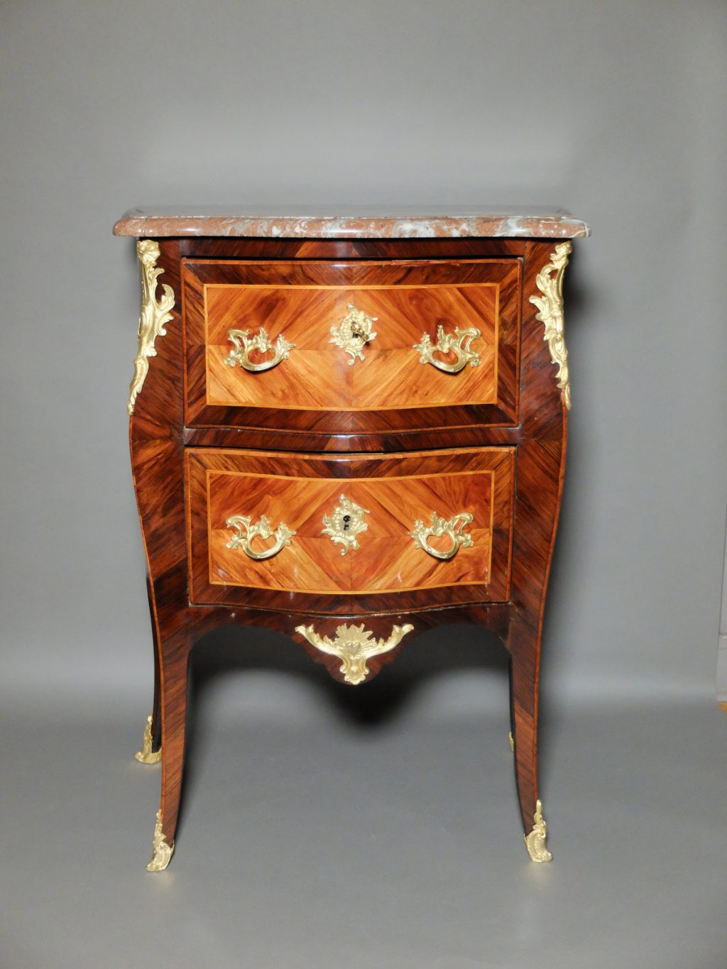 Commode d'entre-deux d'époque Louis XV