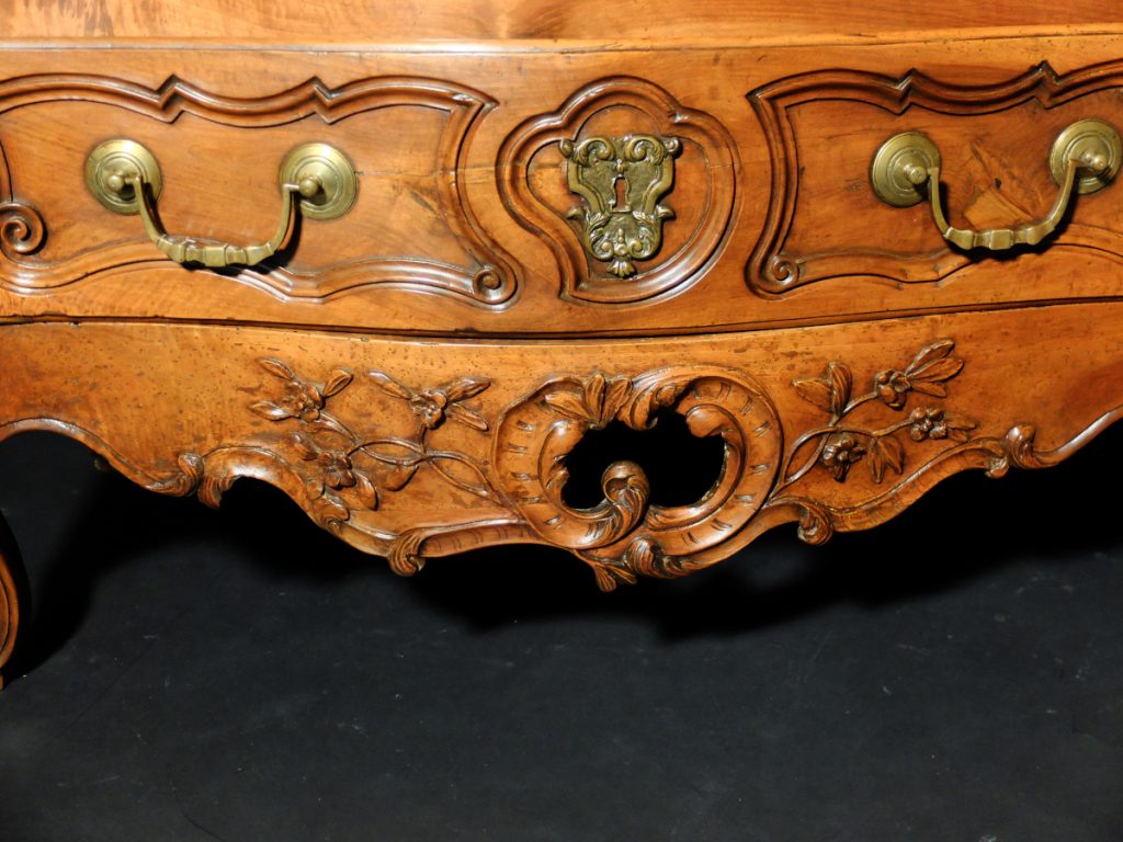 Commode sauteuse provençale - Nîmes, XVIIIème siècle