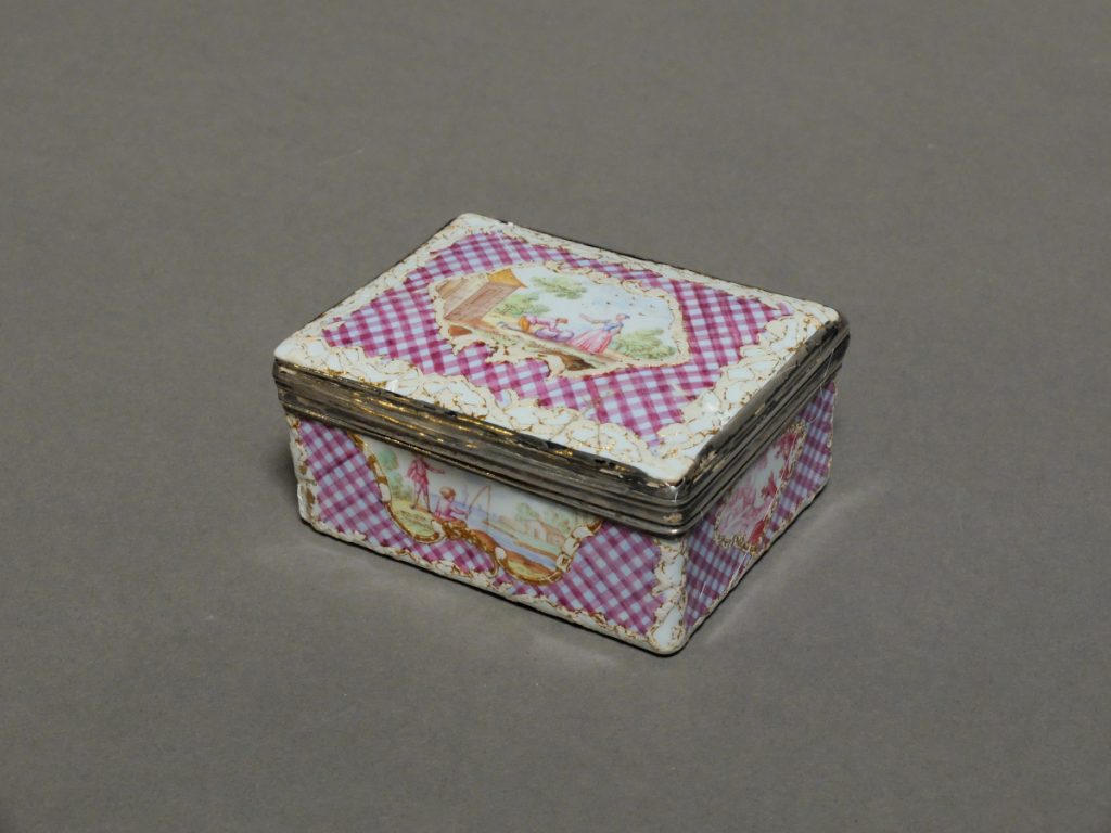 Boite émaillée XVIIIème