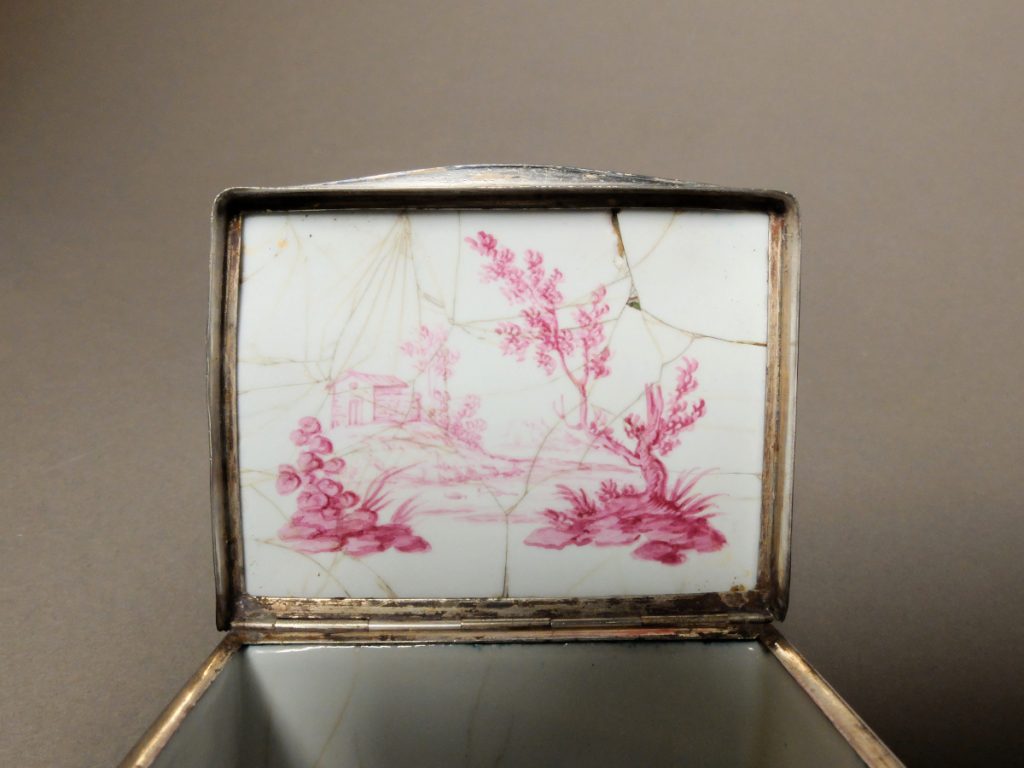 Boite émaillée XVIIIème