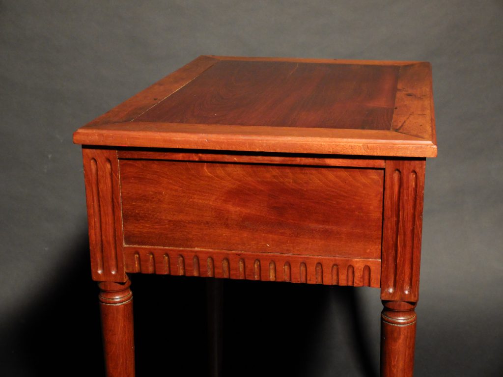 Table Louis XVI acajou