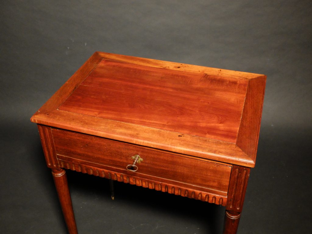 Table Louis XVI acajou
